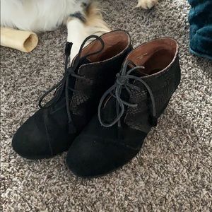 Toms Snake Skin Pumps